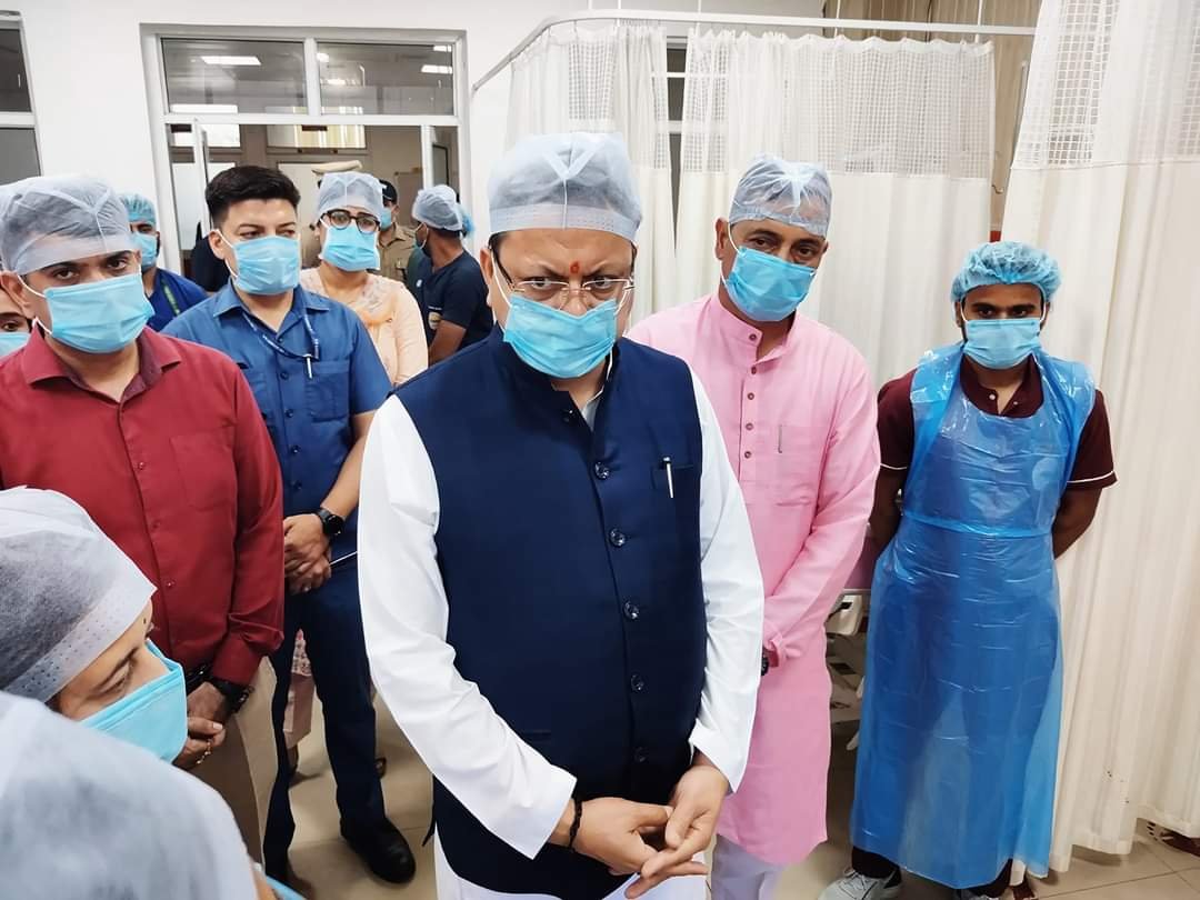 सीएम धामी की अफसरों को कड़ी नसीहत