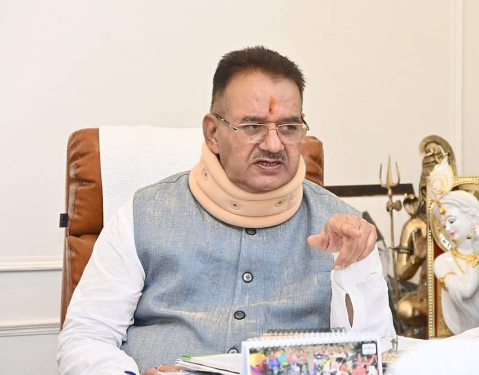 अडानी पर घिरे कैबिनेट मंत्री गणेश जोशी