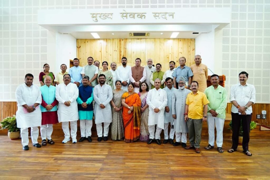 दायित्व धारियों को धामी की नसीहत