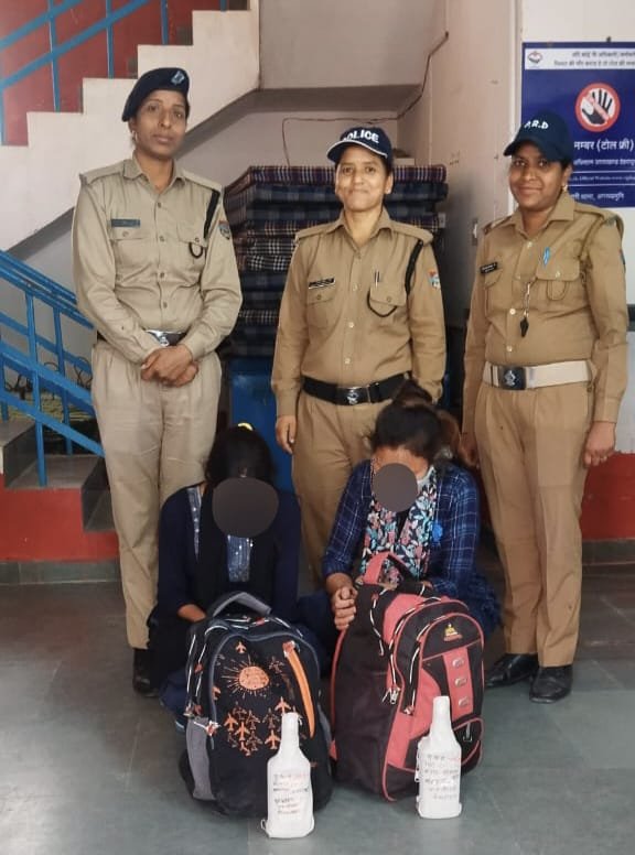 शराब तस्कर नेपाली महिलाएं गिरफ्तार