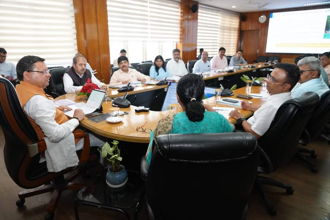 धामी ने ली ऊर्जा विभाग की बैठक