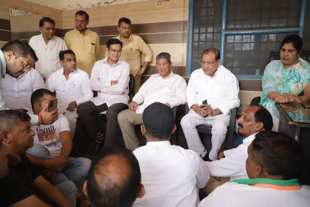 मंगलौर में कांग्रेस नेताओं का धरना