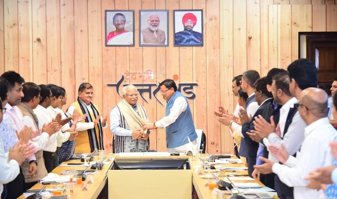 केंद्रीय मंत्री के साथ समीक्षा बैठक