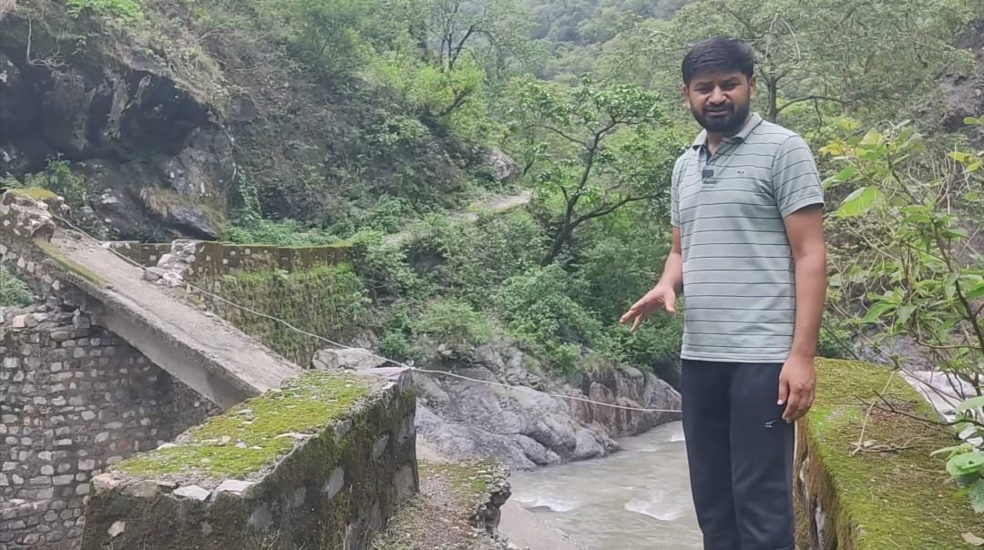 टूटी पुलिया से बढ़ी परेशानी
