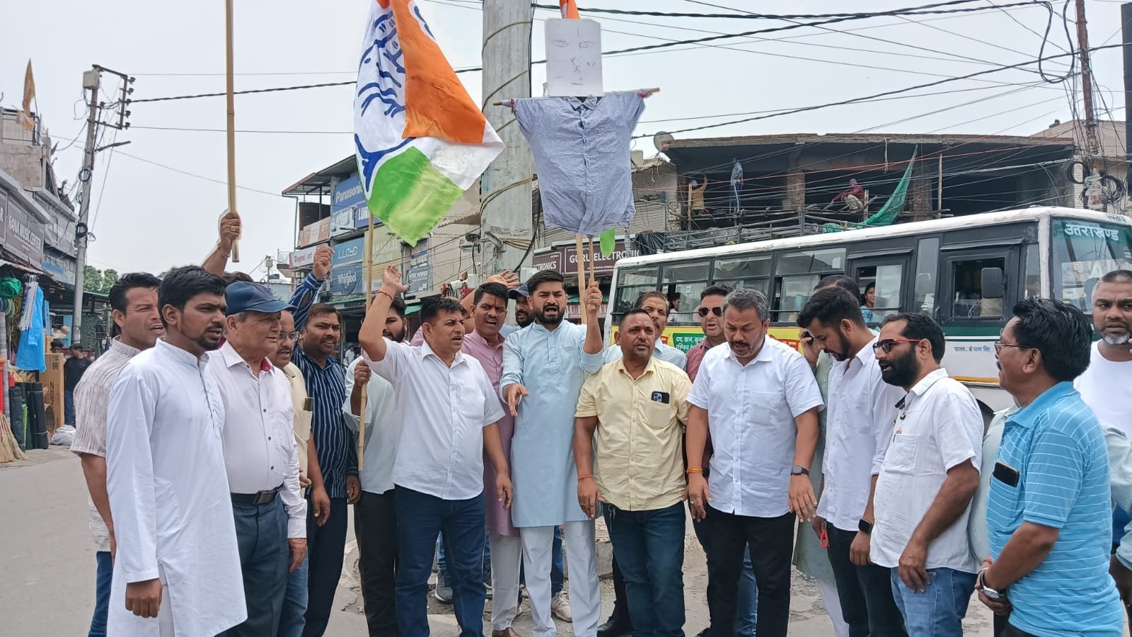 धामी सरकार के खिलाफ कांग्रेस का आक्रोश
