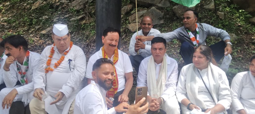 धीरेंद्र प्रताप का बीजेपी पर निशाना