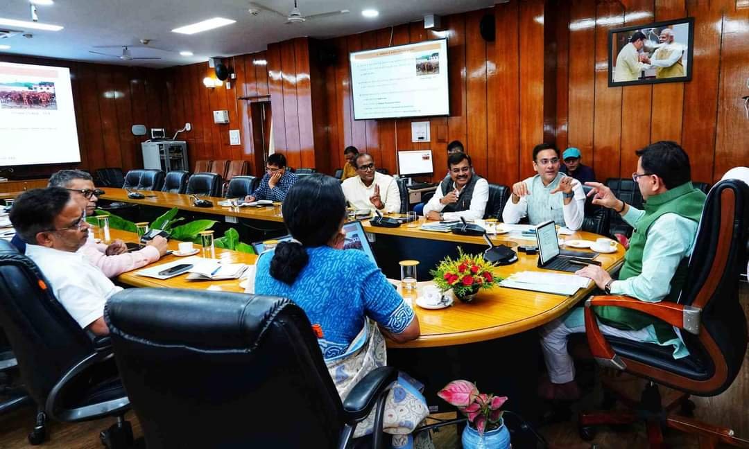 पशुपालन विभाग की समीक्षा बैठक