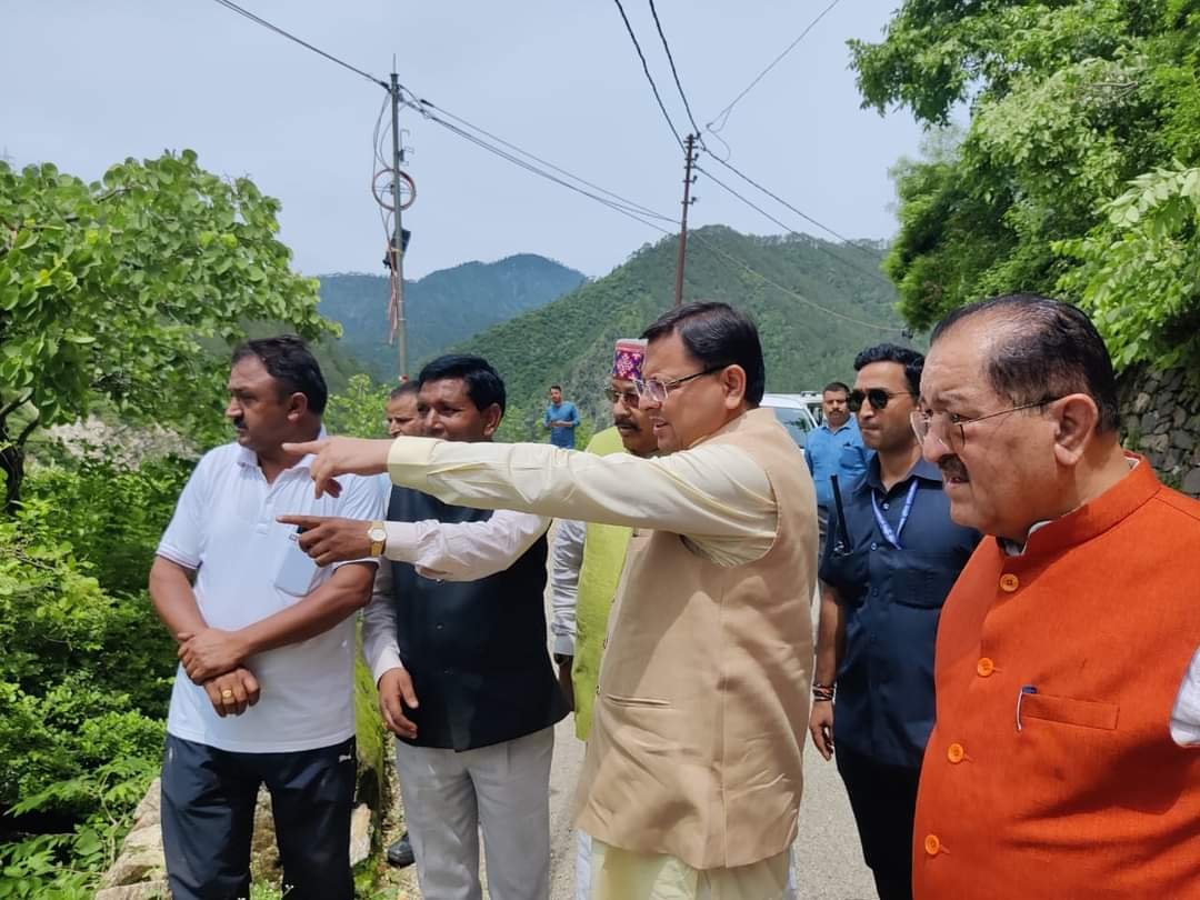 धामी ने लिया आपदा प्रभावित टिहरी का जायजा