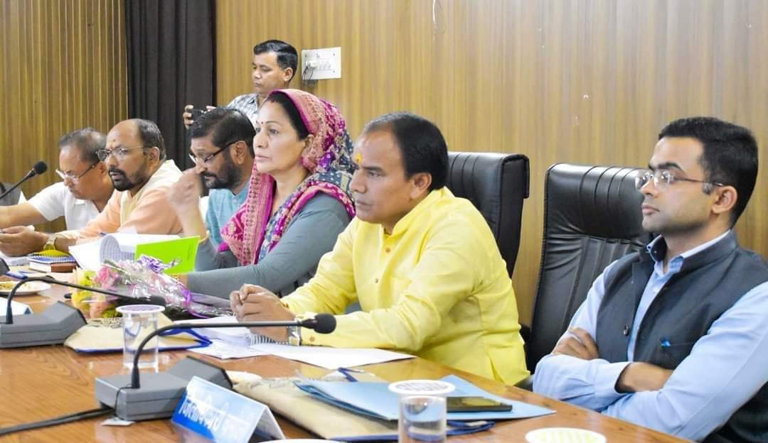 गोपेश्वर में धन सिंह रावत की बैठक