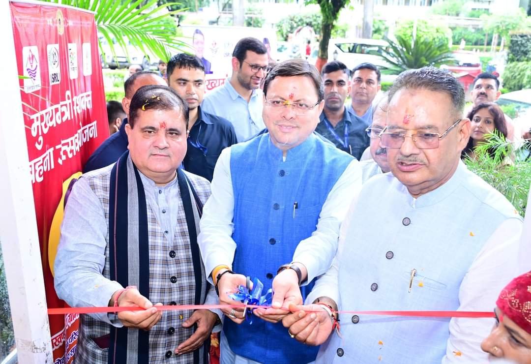 देहरादून में सशक्त बहना उत्सव योजना के स्टॉल