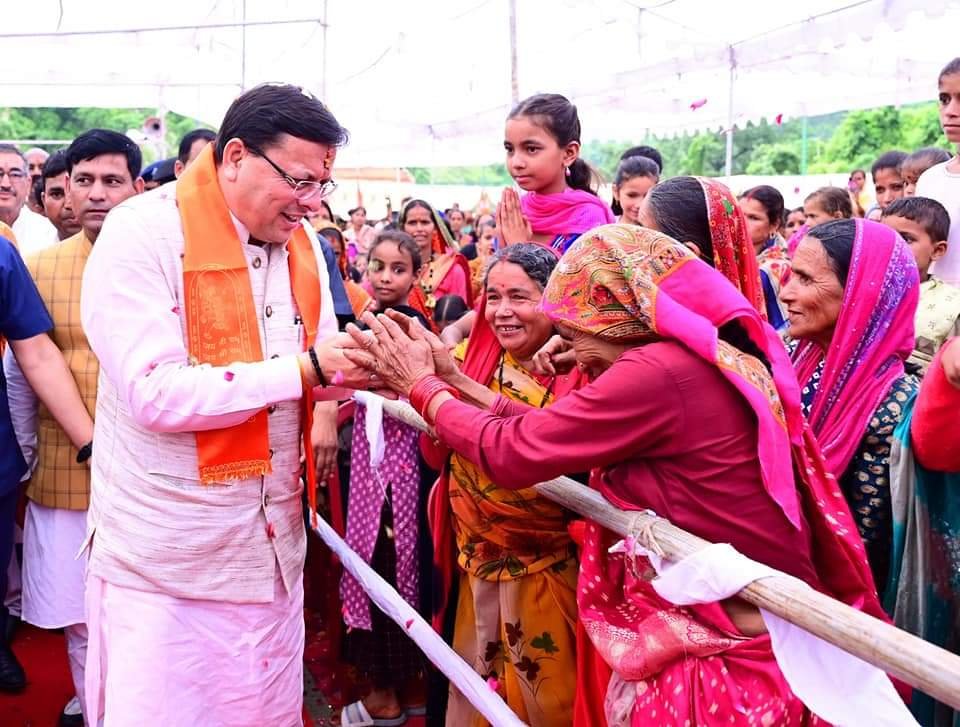 मुख्यमंत्री धामी ने अमोड़ी में की कई घोषणाएं
