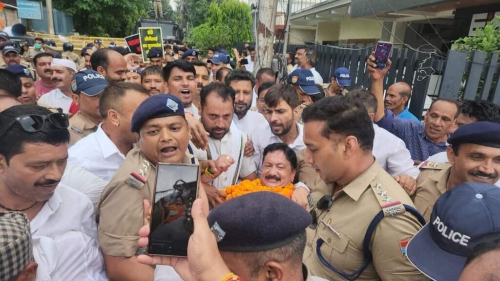 देहरादून में कांग्रेस नेताओं की गिरफ्तारी