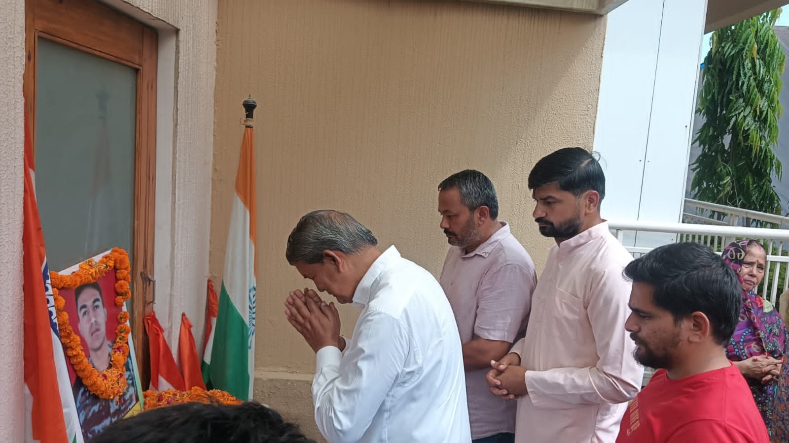 शहीद कैप्टन दीपक सिंह को नम आंखों से विदाई