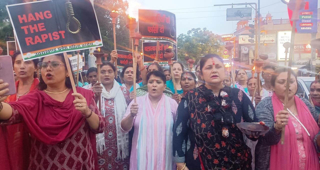 नारी सुरक्षा को लेकर महिला कांग्रेस का प्रदर्शन