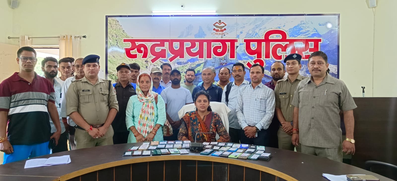 रुद्रप्रयाग पुलिस ने लौटाए खोए हुए फोन