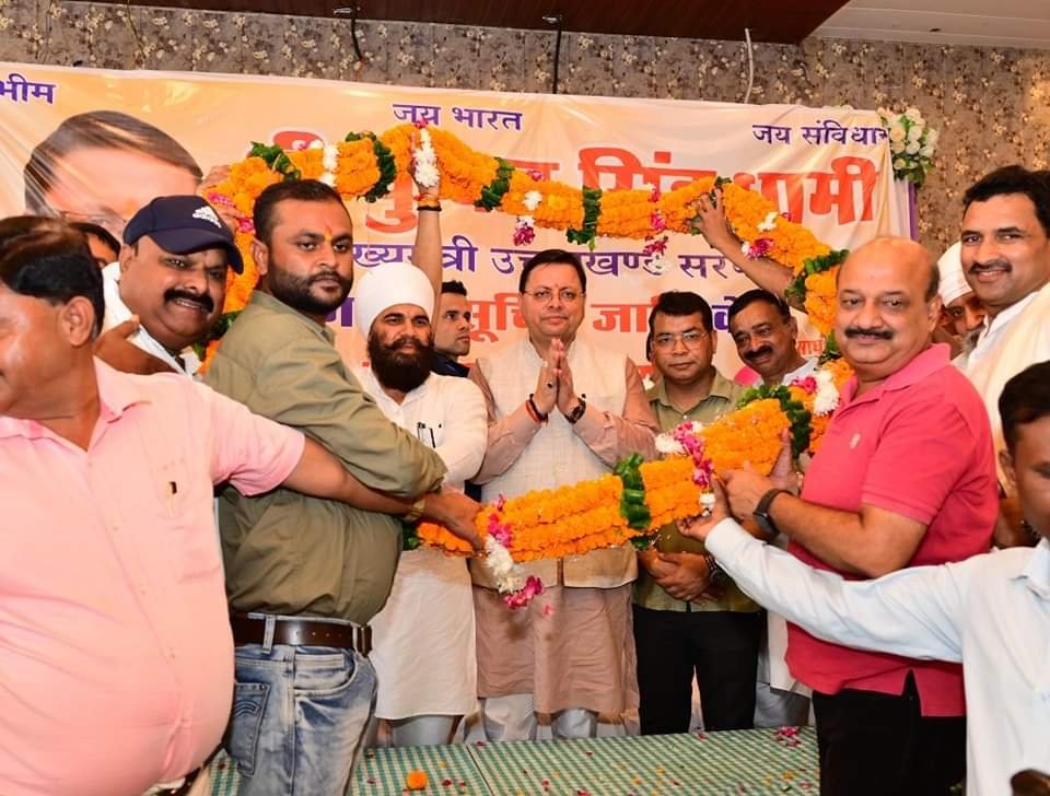 खटीमा में सीएम धामी का अभिनंदन