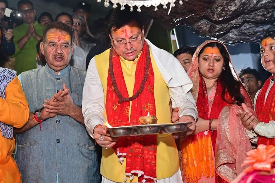 सीएम धामी ने जन्मदिन पर टपकेश्वर महादेव में की पूजा