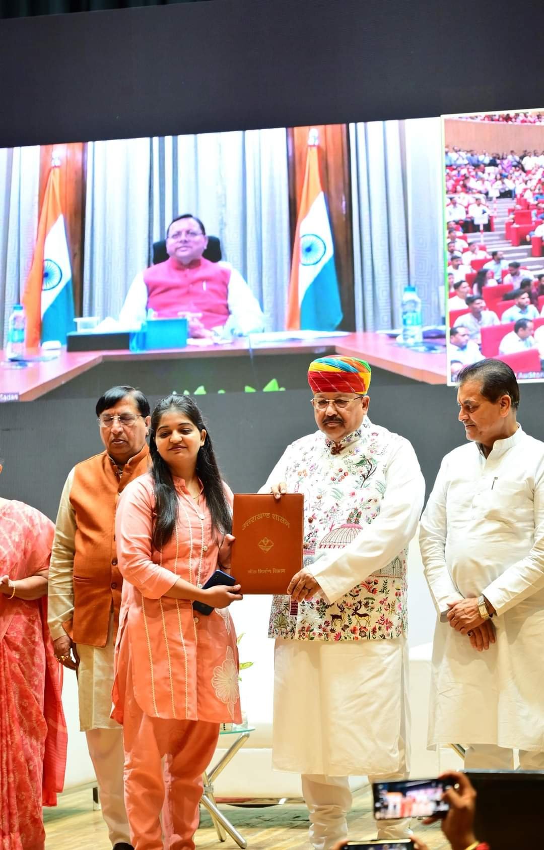 धामी सरकार ने बांटे 1094 नियुक्ति पत्र