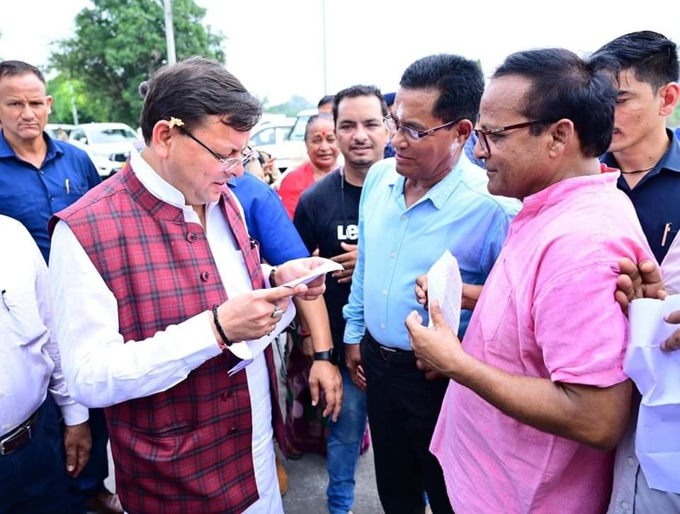 सीएम पुष्कर धामी ने सुनी लोगों की समस्या