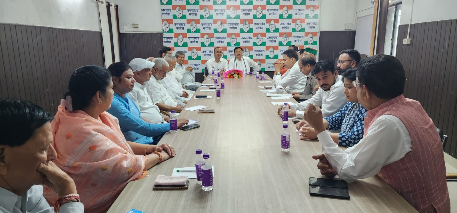 उपचुनाव से पहले कांग्रेस ने की एकजुटता की वकालत