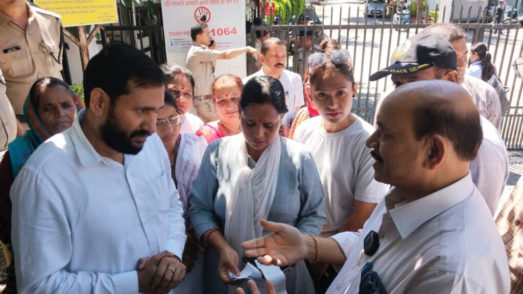 महंगी बिजली के खिलाफ राष्ट्रवादी रीजनल पार्टी का विरोध प्रदर्शन