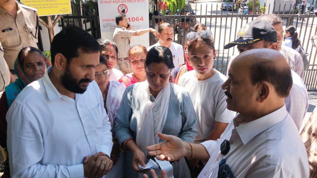 महंगी बिजली के खिलाफ राष्ट्रवादी रीजनल पार्टी का विरोध प्रदर्शन