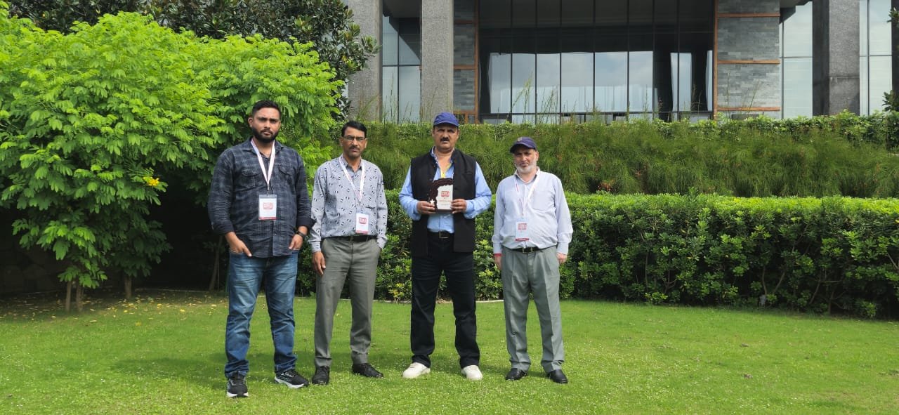 दिनेश गुरु रानी को जलदूत सम्मान मिलने पर कर्मचारियों में खुशी