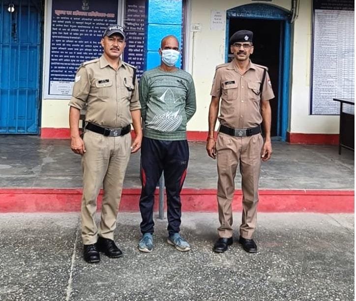 पौड़ी पुलिस की गिरफ्त में एक और वारंटी