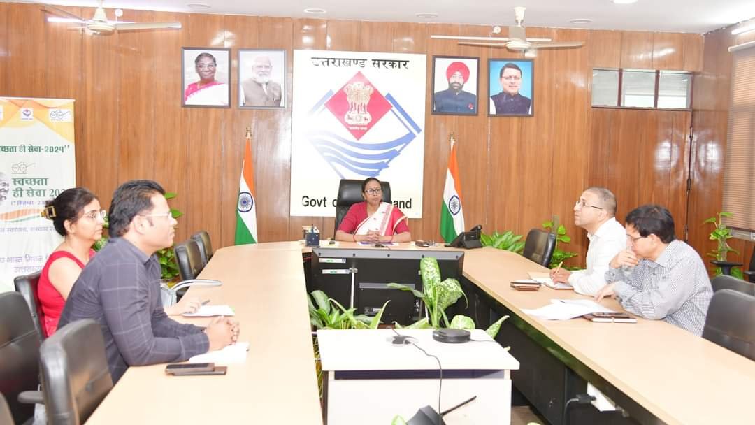 मुख्य सचिव राधा रतूड़ी ने की समीक्षा बैठक