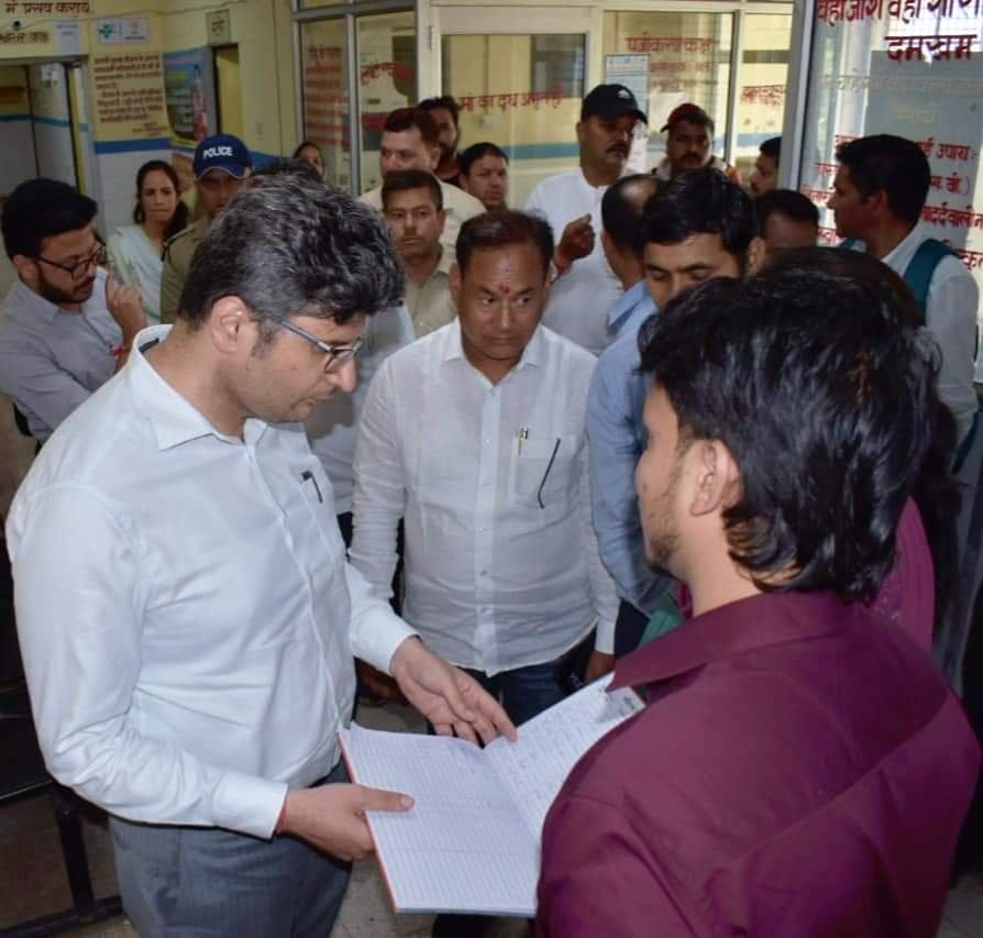 चमोली डीएम ने पोखरी में डीएम ने किया निरीक्षण