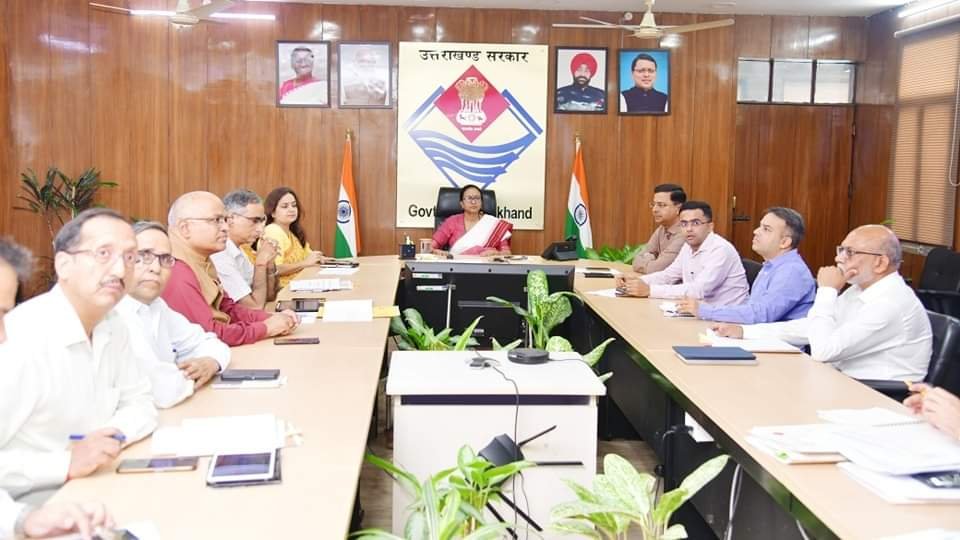 प्रधानमंत्री ग्राम सड़क योजना को लेकर मुख्य सचिव ने की समीक्षा बैठक