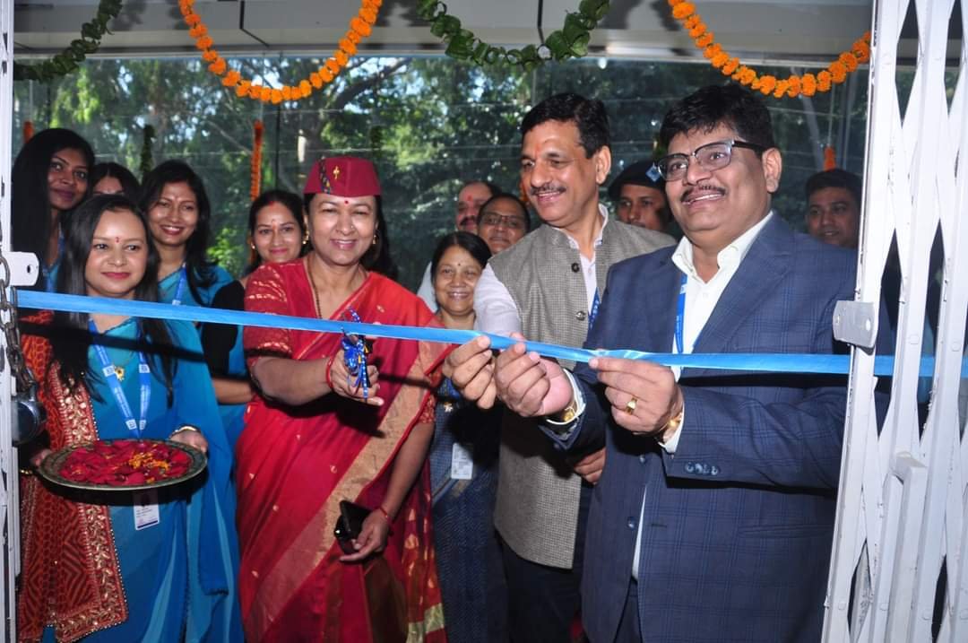मुख्य सचिव राधा रतूड़ी ने किया बैंक का उद्घाटन