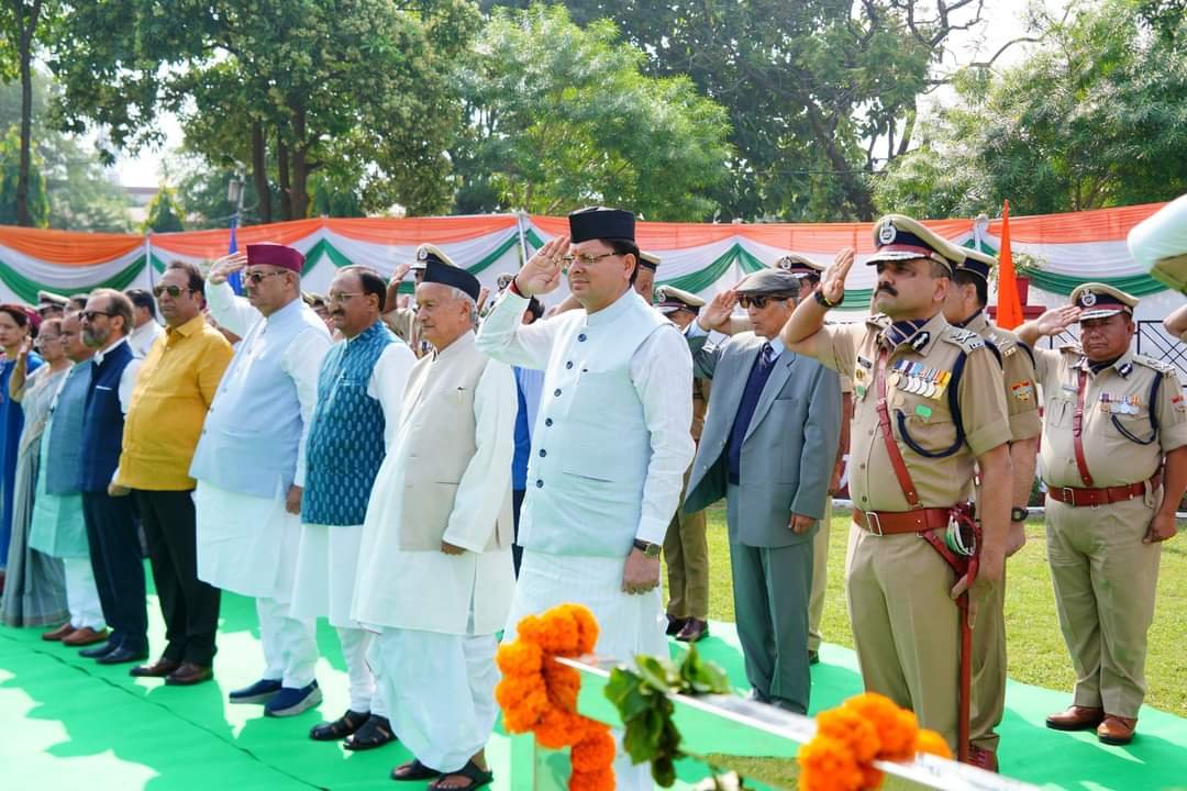 पुलिस स्मृति दिवस पर सीएम धामी ने शहीदों को दी श्रद्धांजलि