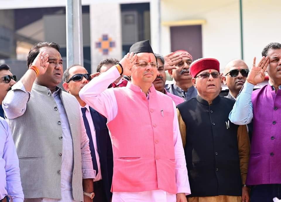 धामी ने किया राष्ट्रीय ध्वज स्मारक का लोकार्पण