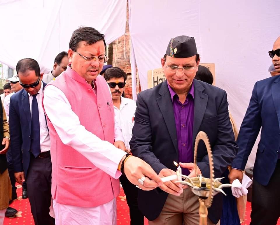 दीपावली महोत्सव में शामिल हुए सीएम धामी