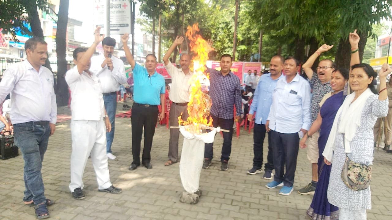 राज्य आंदोलनकारियों ने खोला सरकार के खिलाफ मोर्चा