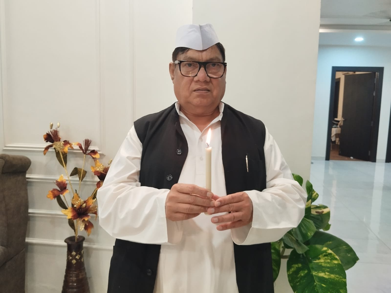 दिल्ली पुलिस पर भड़के धीरेंद्र प्रताप