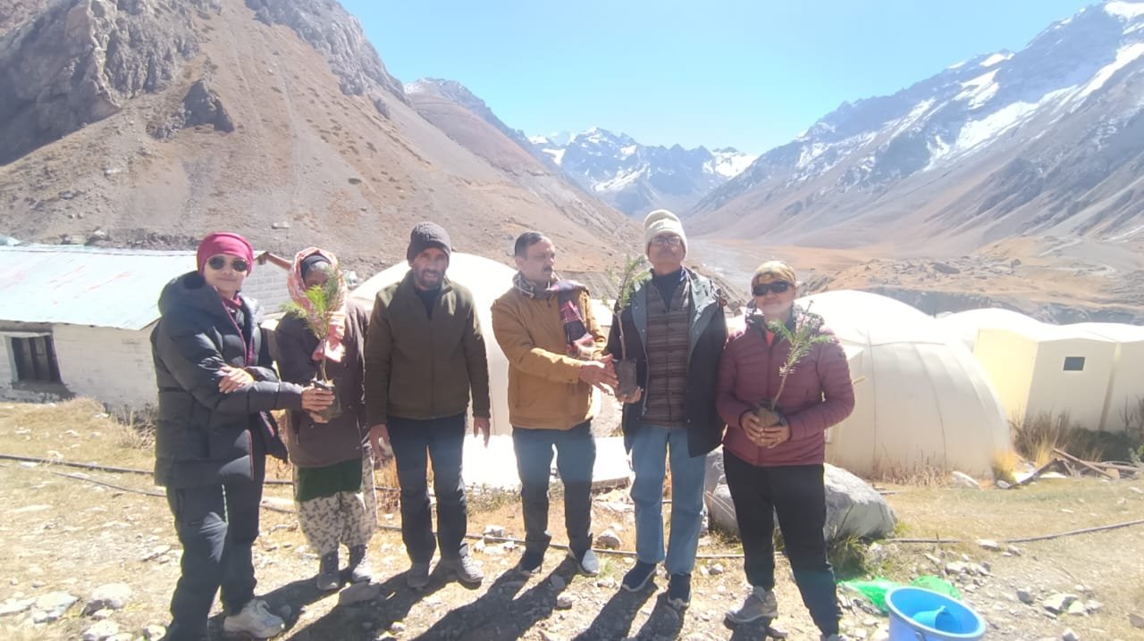 आदि कैलाश और कैलाश पर्वत की यात्रा जारी