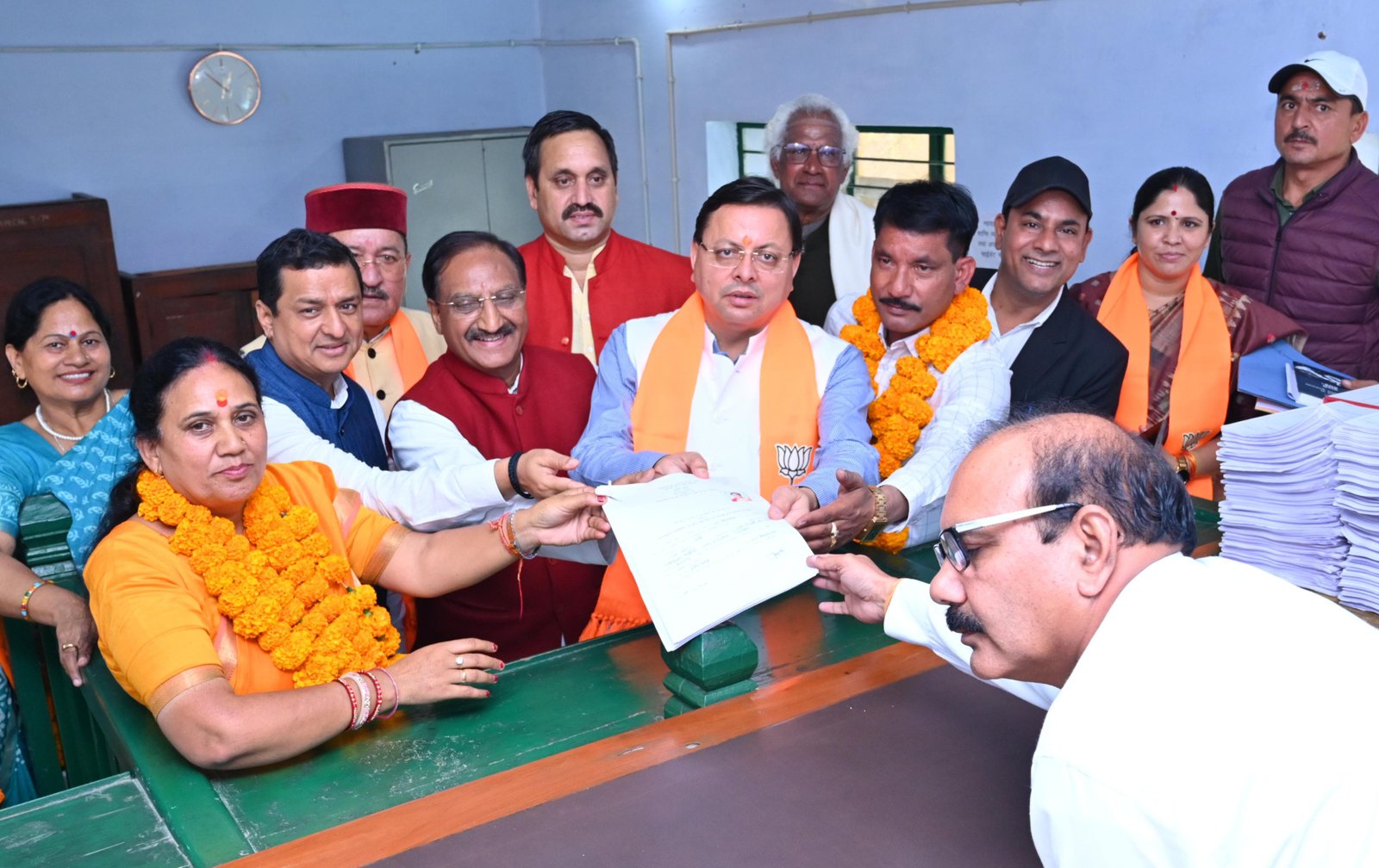 बीजेपी उम्मीदवार आशा नौटियाल ने भरा पर्चा