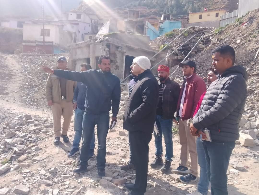 बदरीनाथ मास्टर प्लान के तहत हो रहे काम का डीएम ने लिया जायजा
