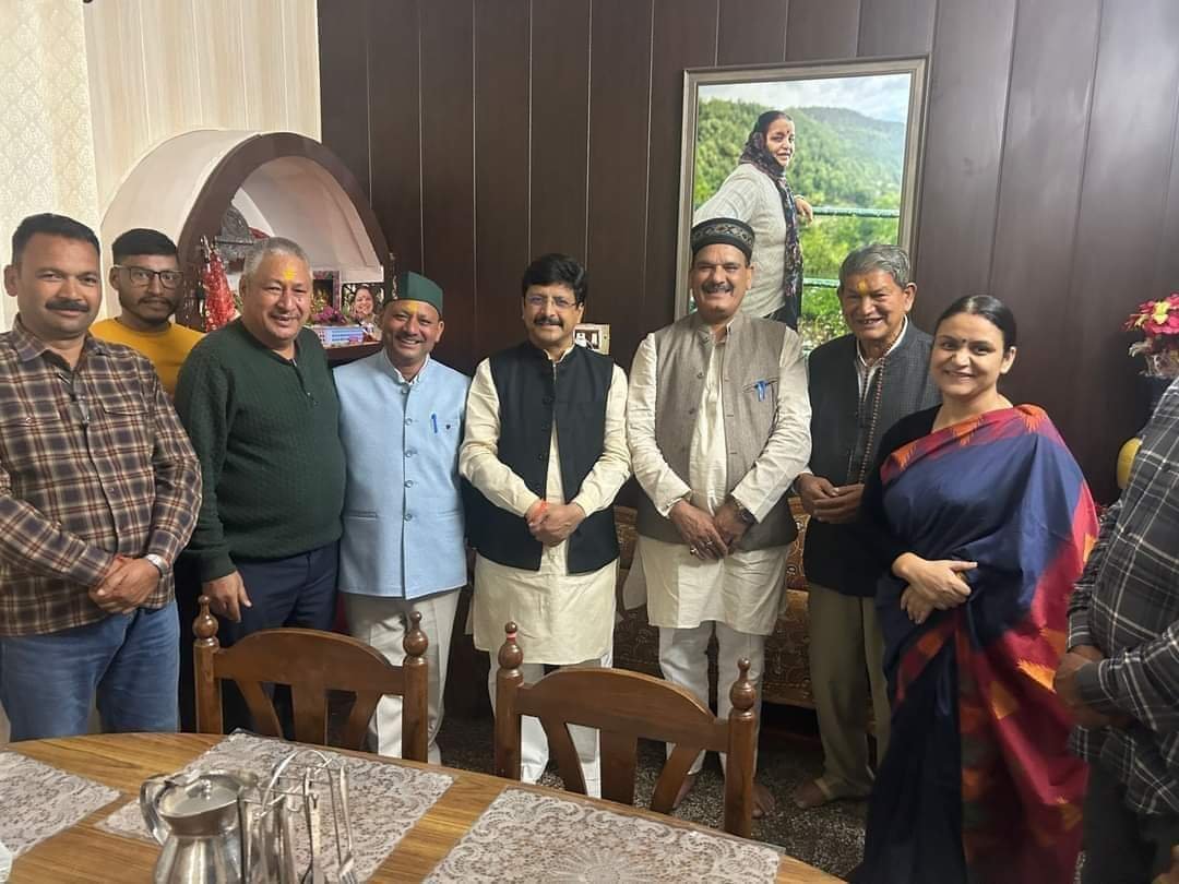 हरीश रावत के साथ तस्वीर होने पर शिक्षक सस्पेंड