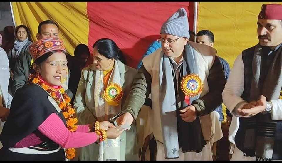 सीएम धामी ने सारी गांव के होम स्टे में किया रात्रि प्रवास