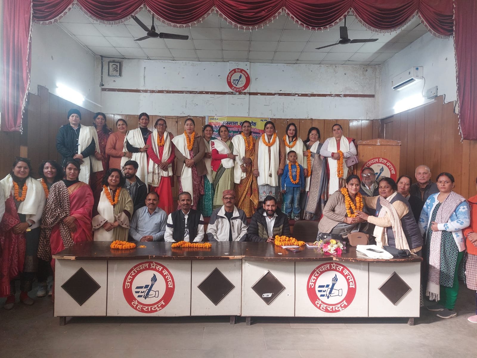 महिला रामलीला के कलाकारों का राष्ट्रवादी रीजनल पार्टी ने किया सम्मान