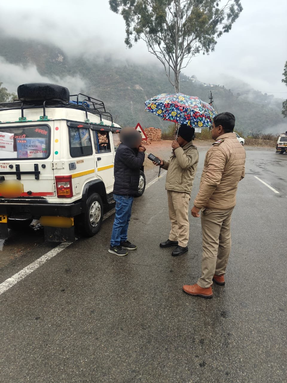 पौड़ी पुलिस का सड़क सुरक्षा को लेकर एक्शन जारी