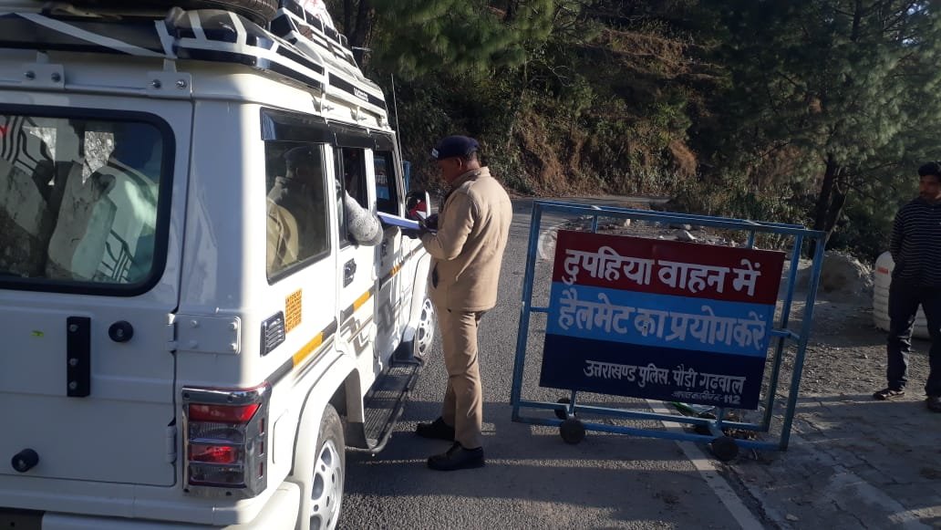पौड़ी पुलिस ने सीज कर लीं 4 गाड़ियां