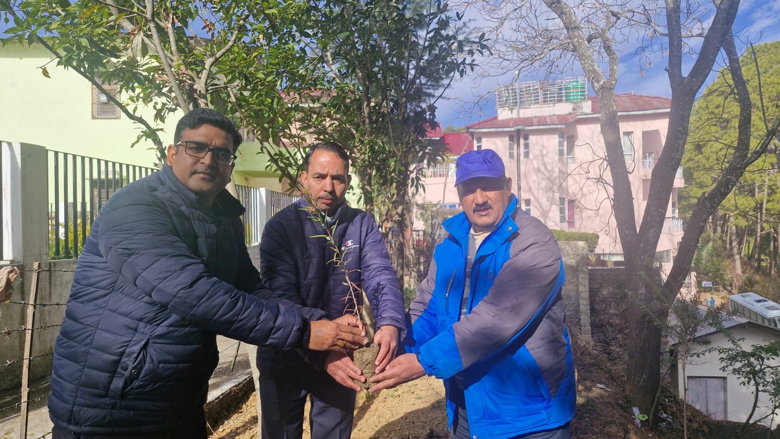पर्यटकों से मिला नियमितीकरण की मांग वाले आंदोलन को समर्थन