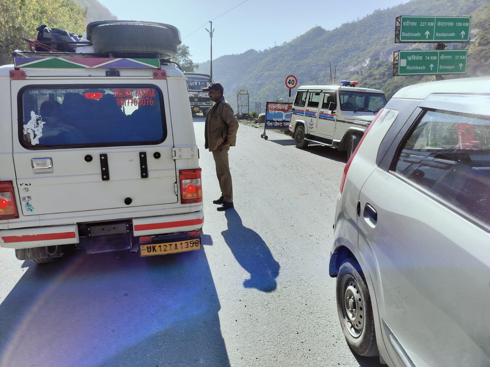 पौड़ी पुलिस ने सीज कर दीं 6 गाड़ियां ड्राइविंग लाइसेंस भी जब्त