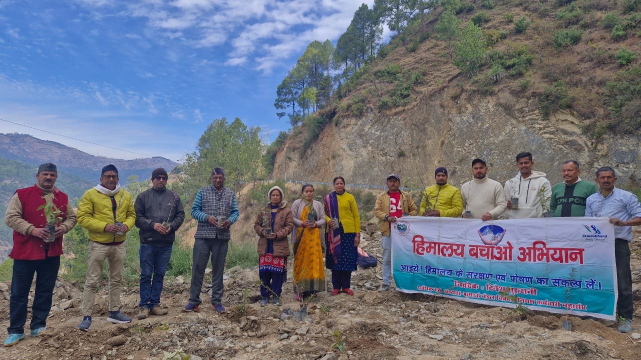 आंदोलन के 200 दिन पूरे अभिनेता हेमंत पांडे का भी मिला समर्थन अब तक लगाएं गए 37000 पौधे