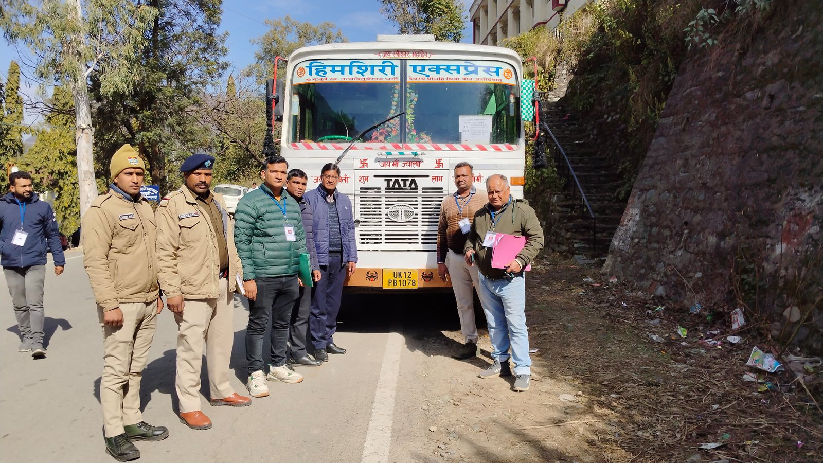निकाय चुनाव के लिए रवाना हुईं पोलिंग पार्टियां