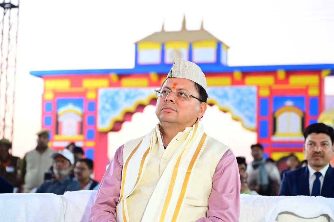 प्रयागराज महाकुंभ में भजन संध्या में शामिल हुए सीएम धामी